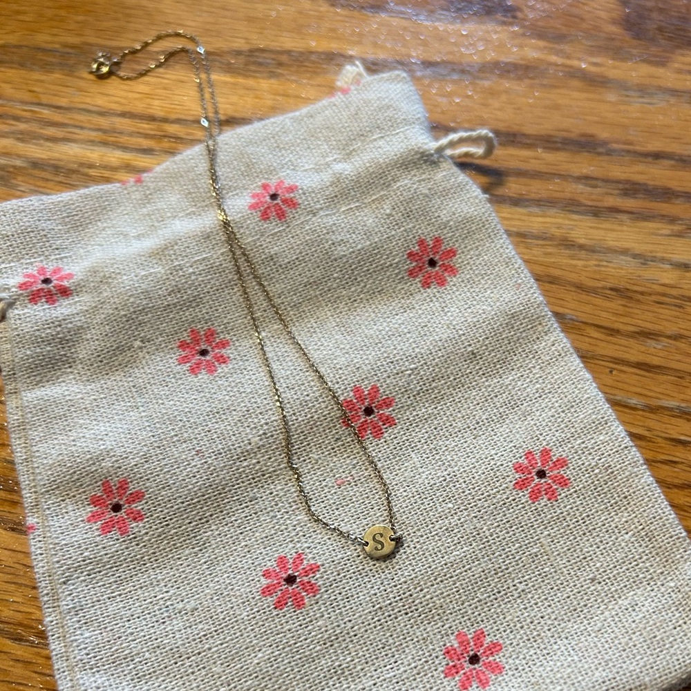 “S” initial necklace in gold